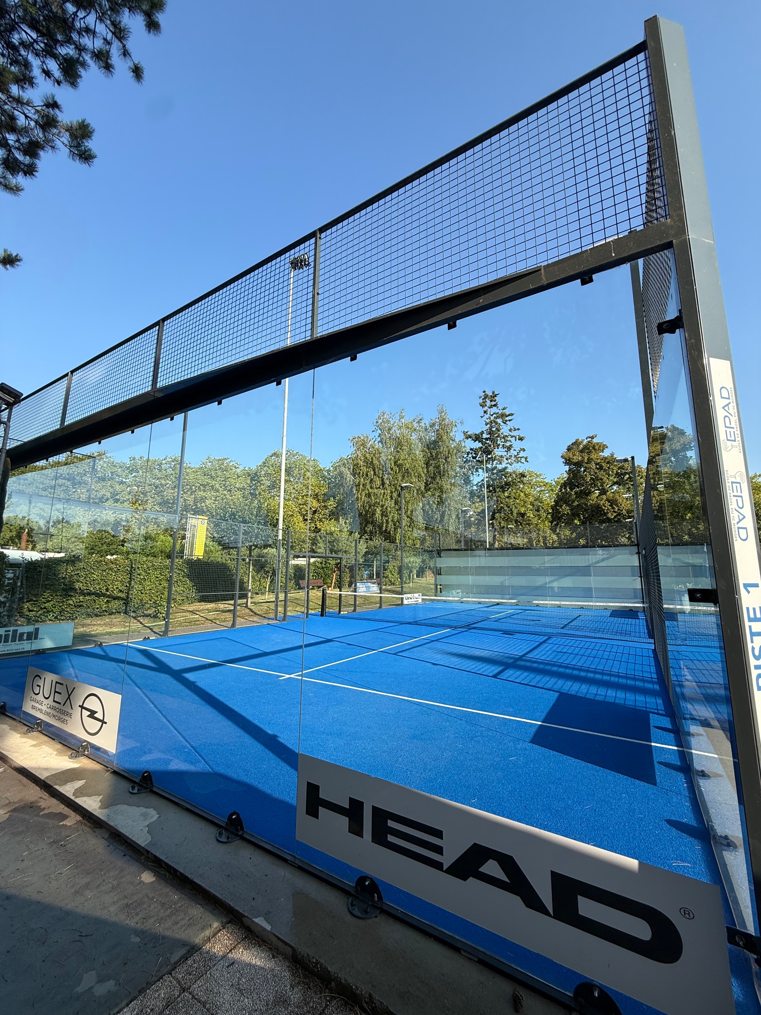 Matériel de nettoyage professionnel pour vitres de padel